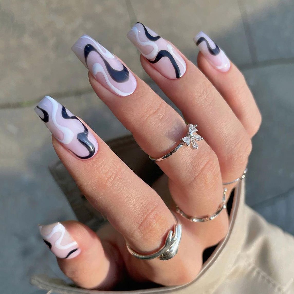 Monochrome Wave Line black and white press-on nails