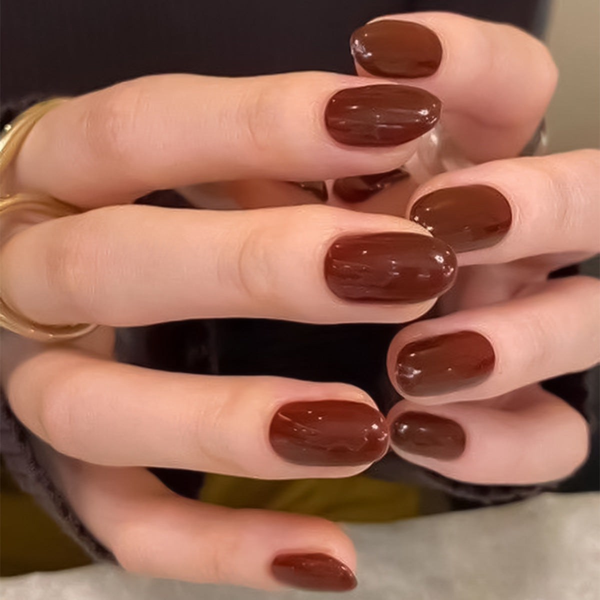 Classic Solid Short 24-piece press-on nail collection