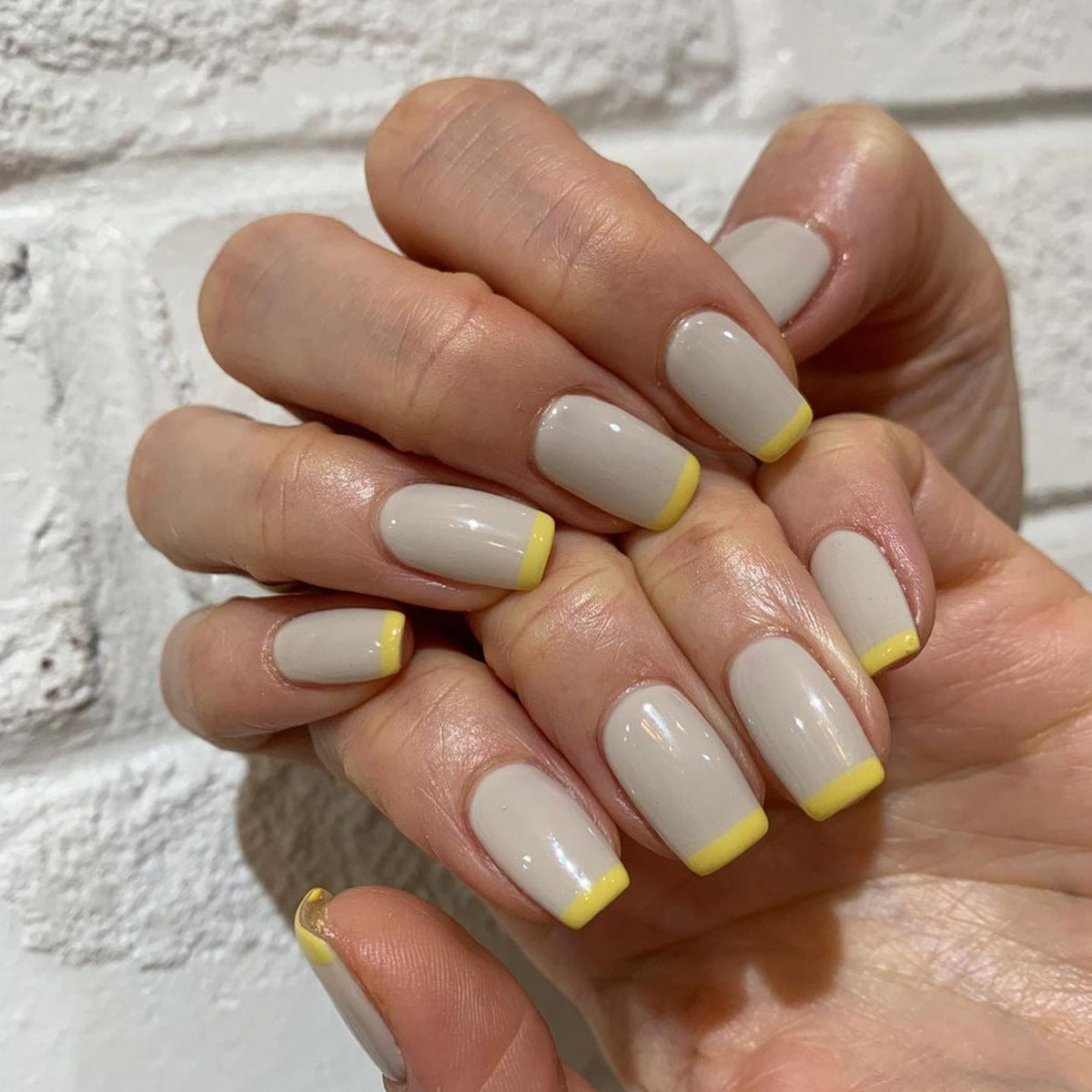 Golden Mustard French press-on nails