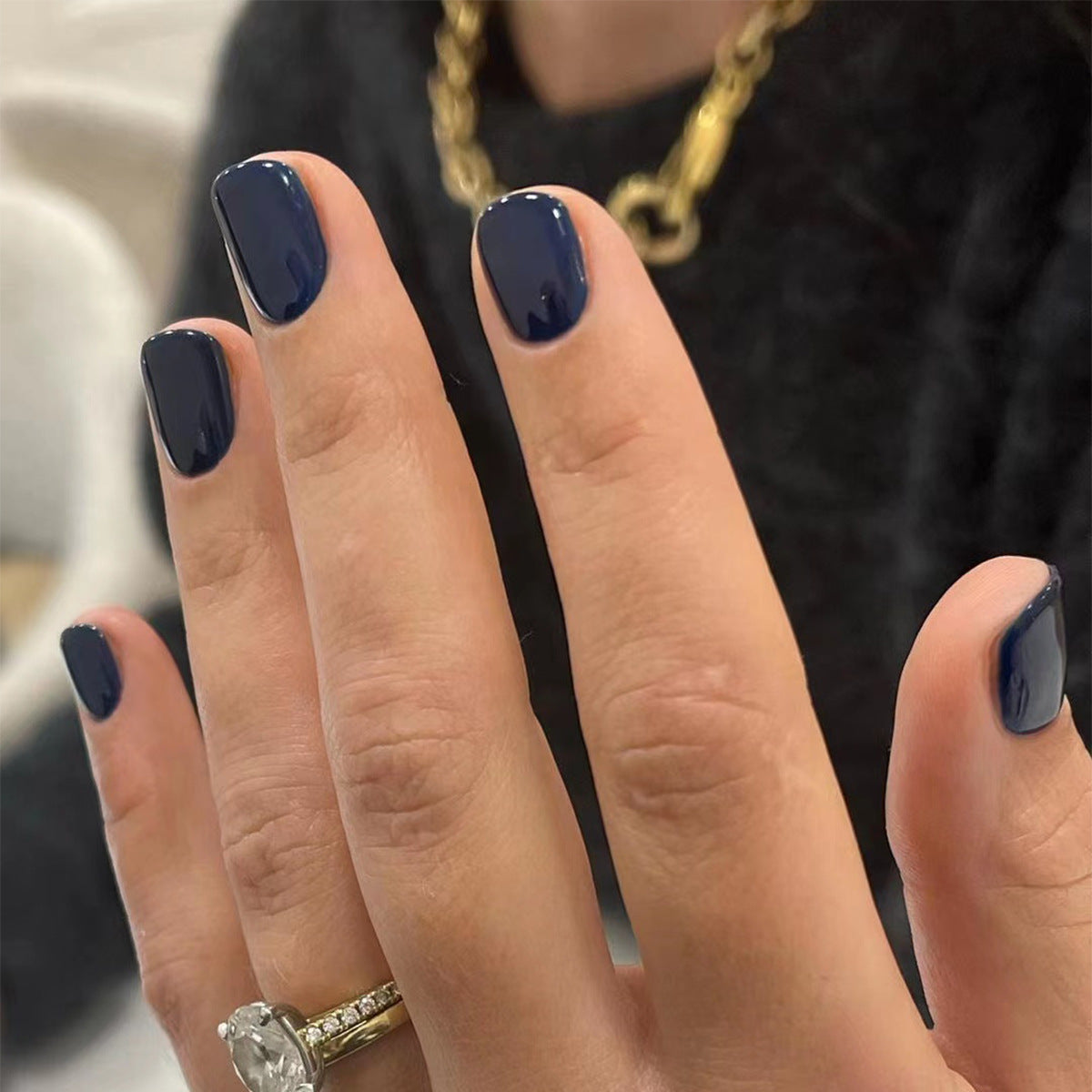 Classic Solid Short 24-piece press-on nail collection