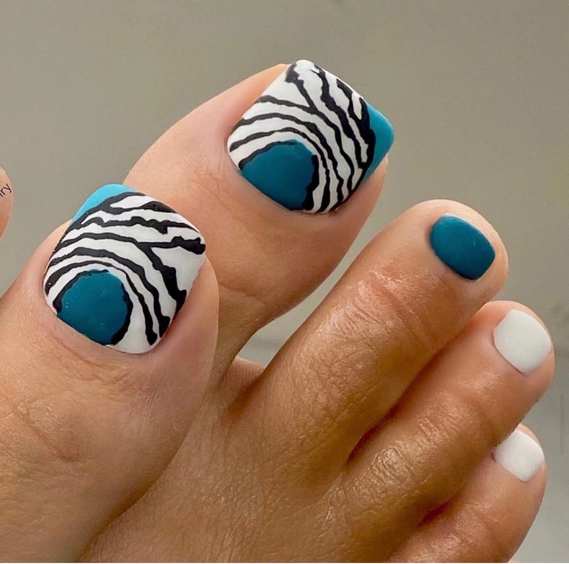 Everyday Pedi Edit press-on toenails