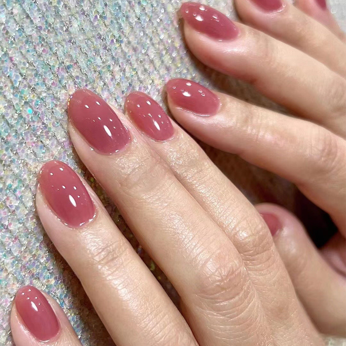 Classic Solid Short 24-piece press-on nail collection