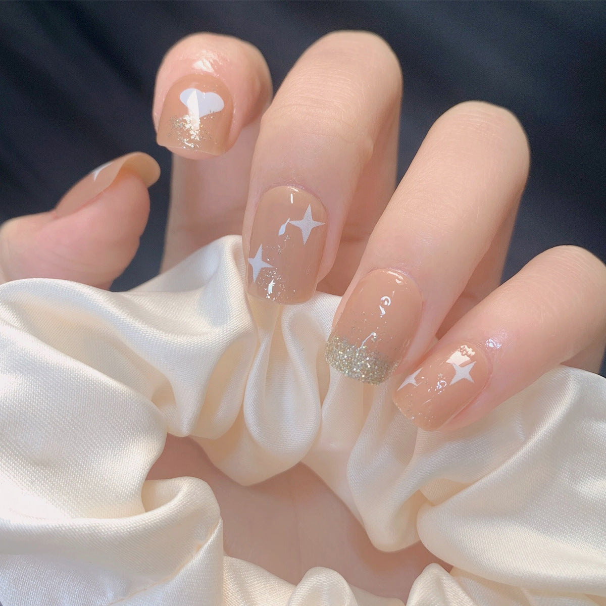 Nude Heart Sparkle press-on nails