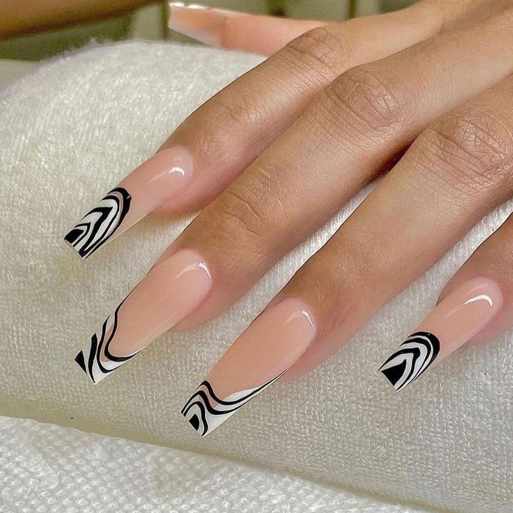 Noir Line French black and white graphic press-on nails