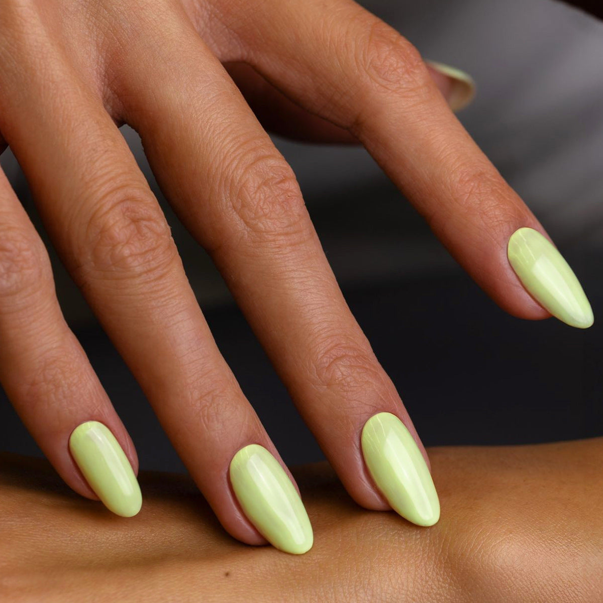 Everyday Color Round 24-piece press-on nail collection