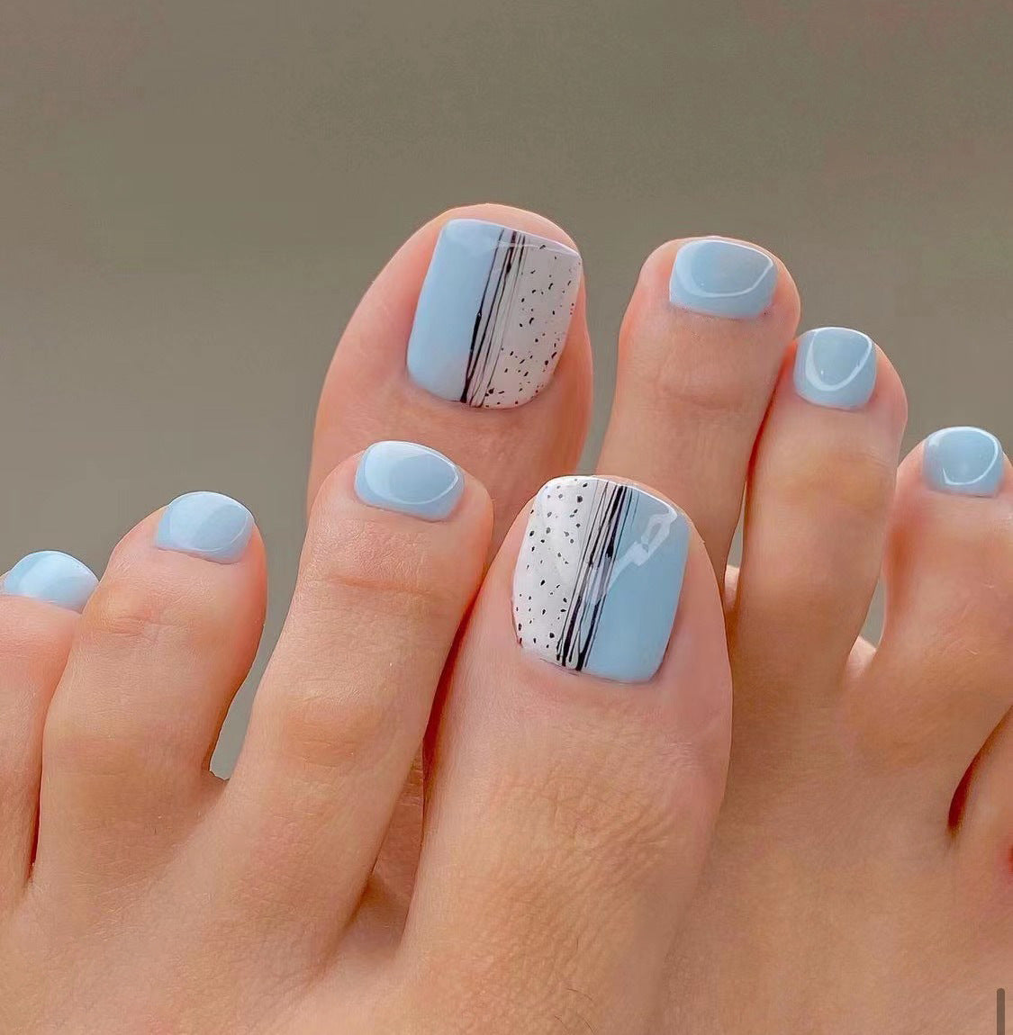 Everyday Pedi Edit press-on toenails