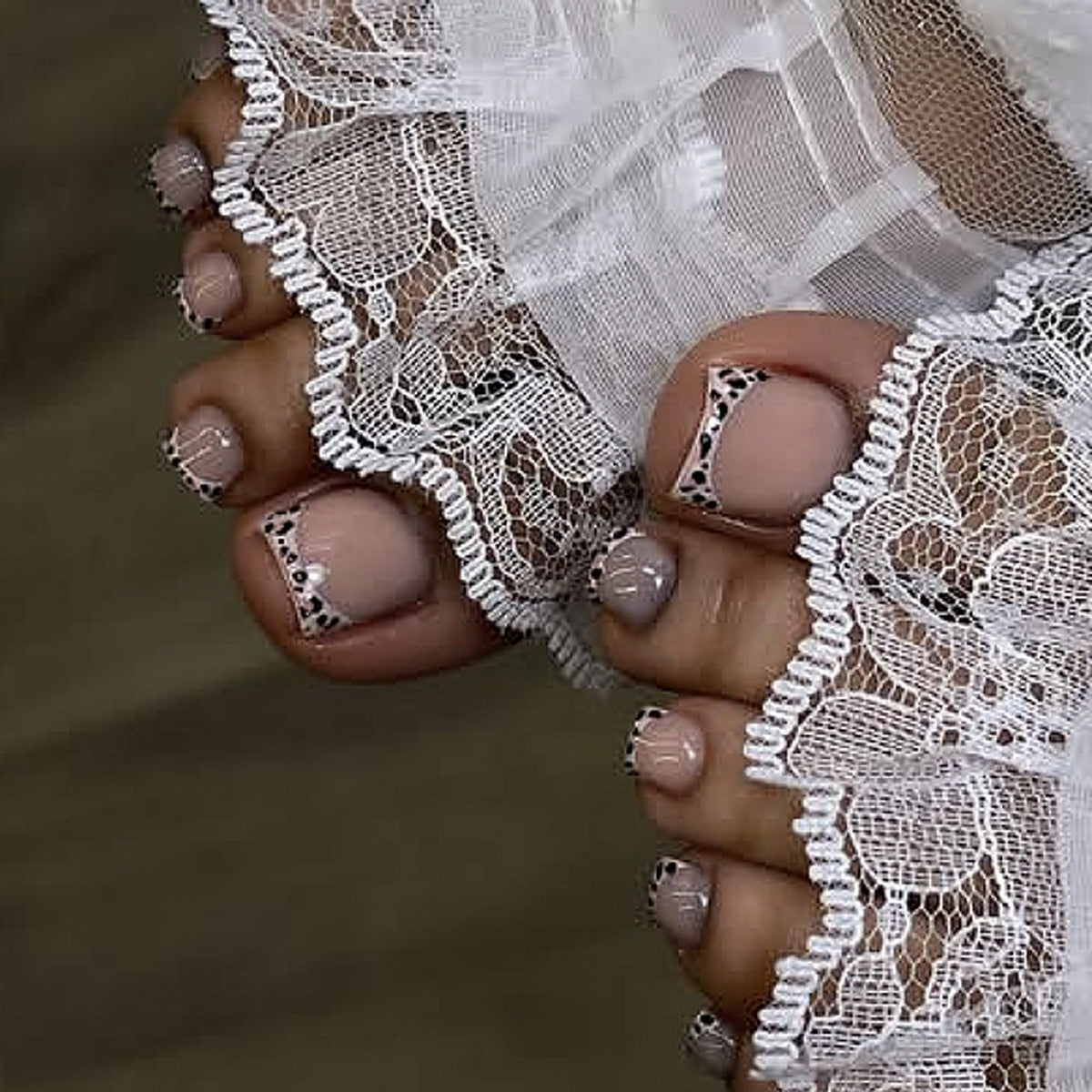 Leopard French press-on toenails
