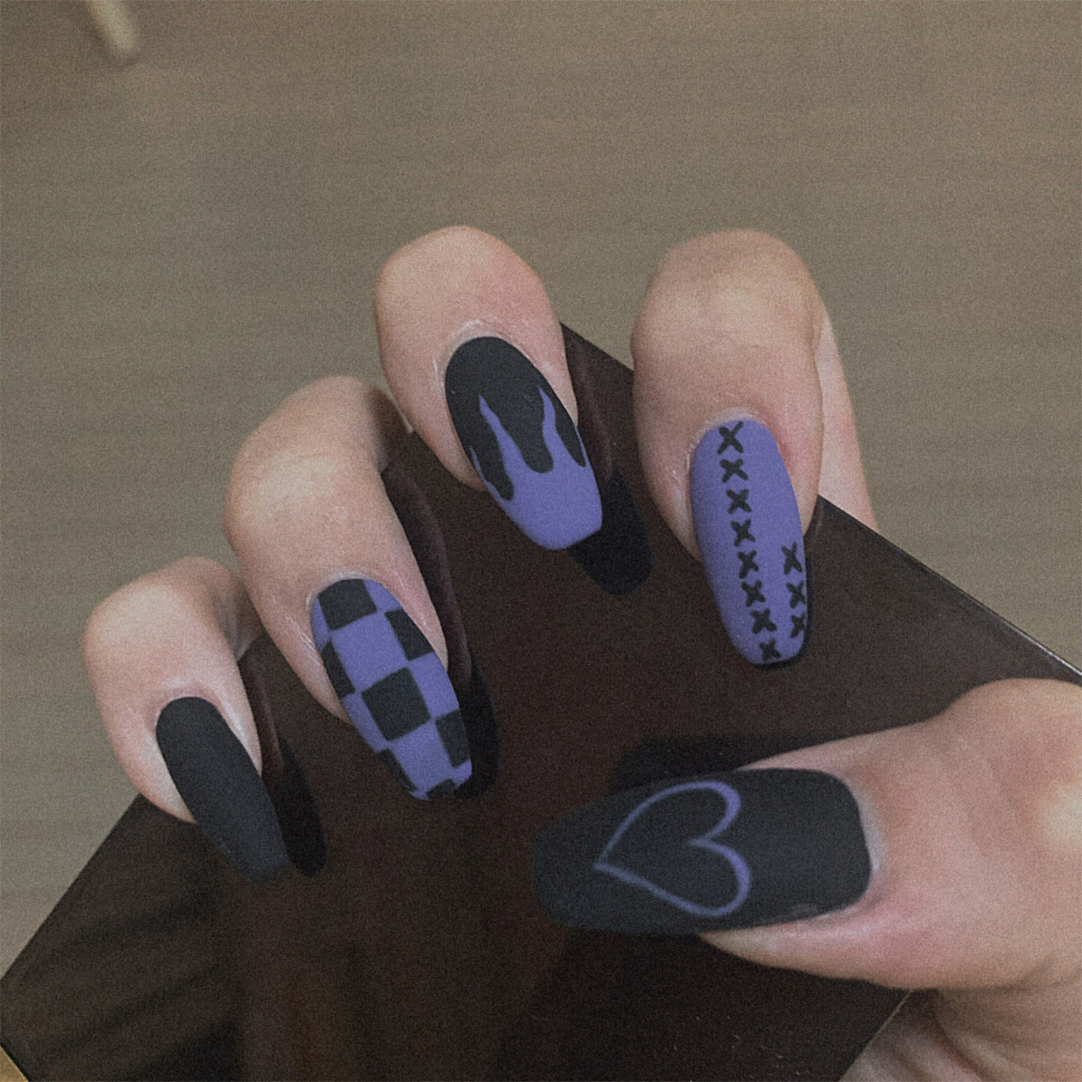 Flame Contrast press-on nails