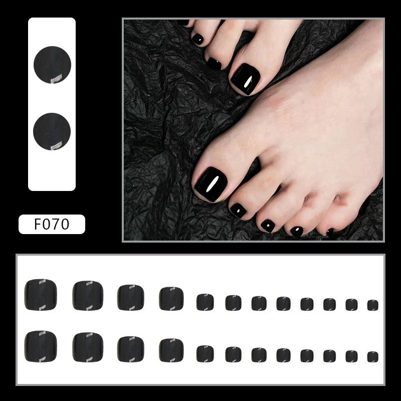 Noir Contrast glossy press-on toenails