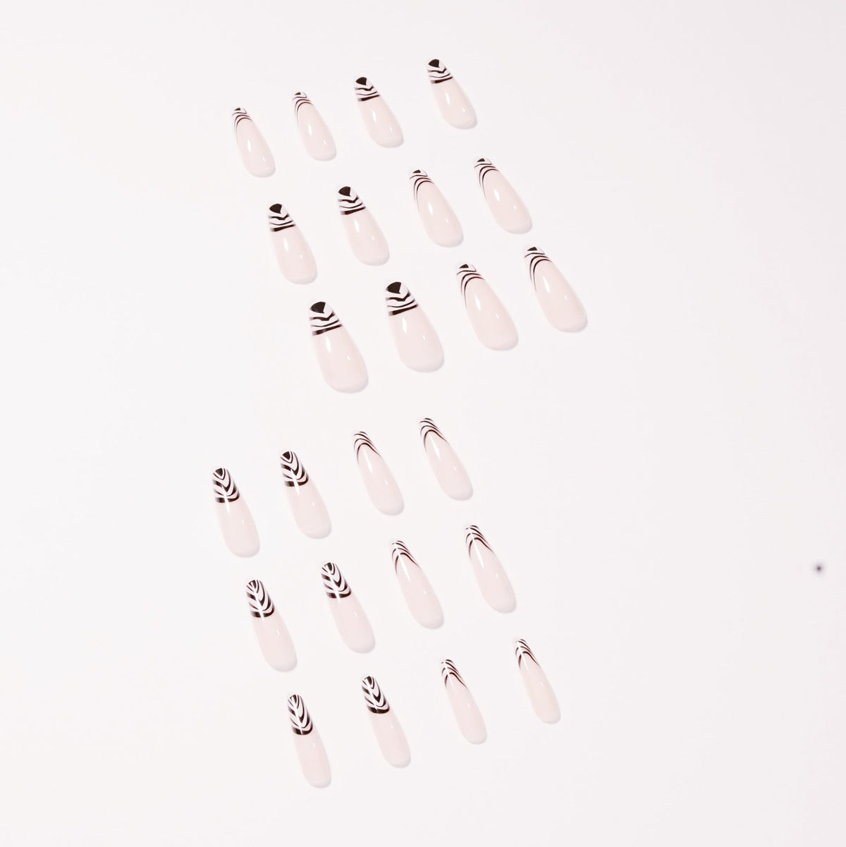 Noir Line French black and white graphic press-on nails