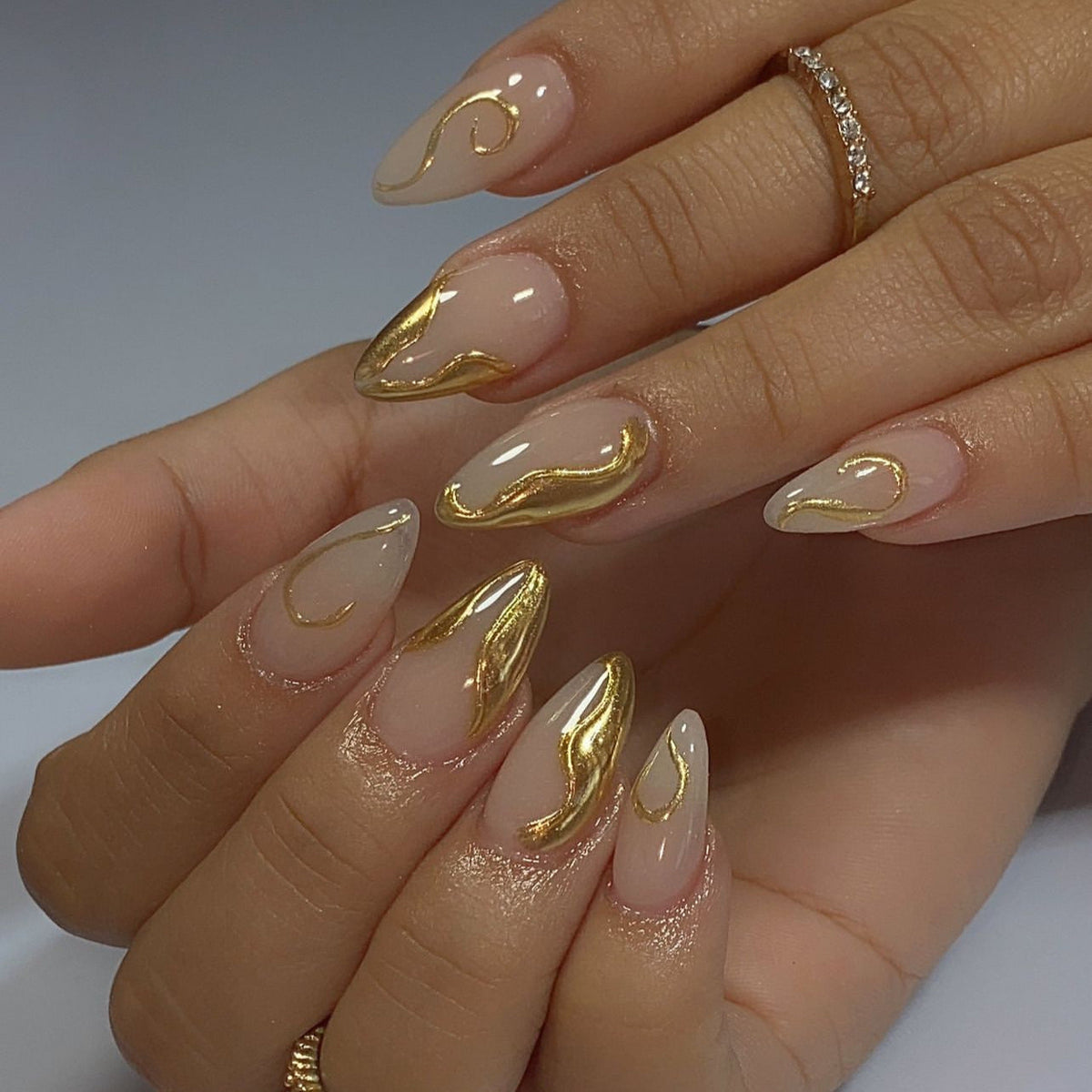 Gilded Abstract Almond 3D gold short almond press-on nails