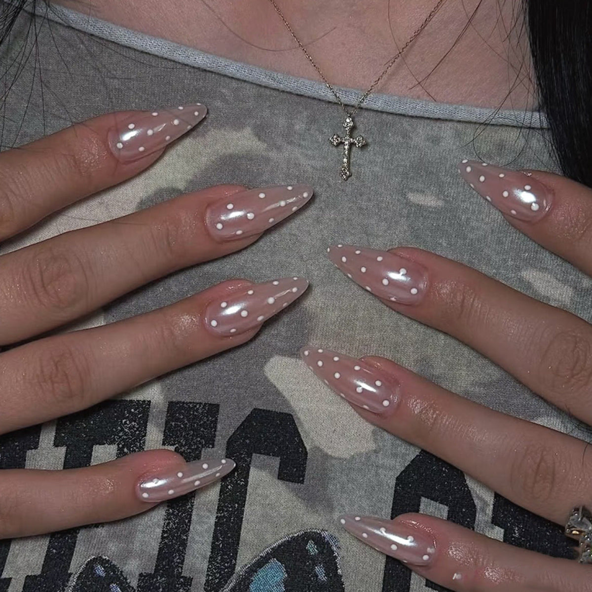 Nude Dot Glow glitter accent press-on nails