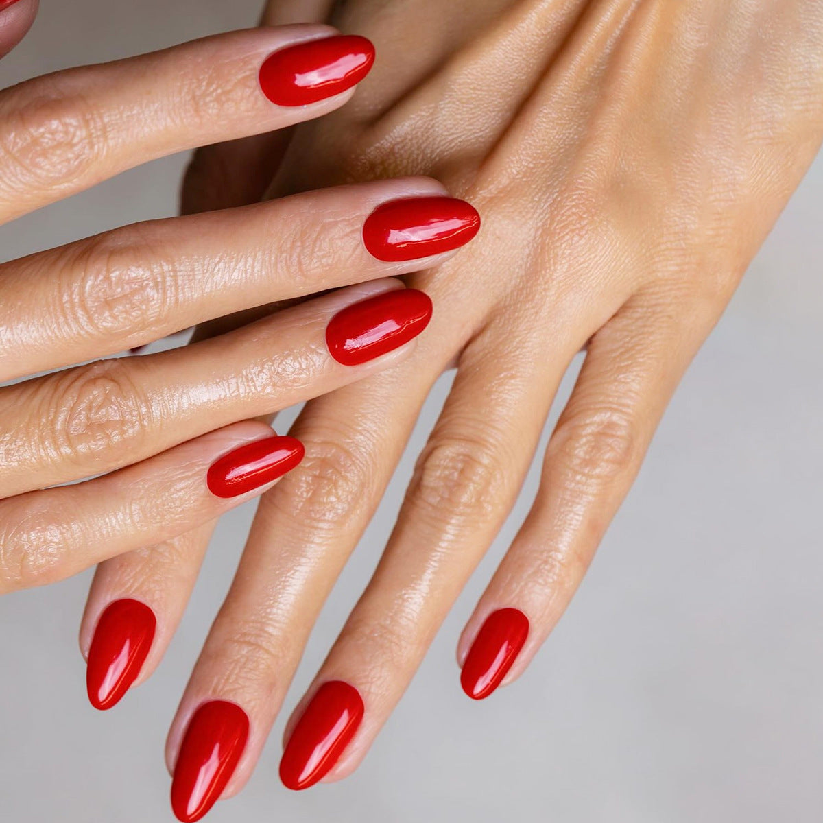 Everyday Color Round 24-piece press-on nail collection