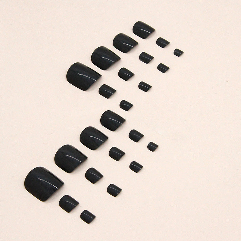 Noir Contrast glossy press-on toenails