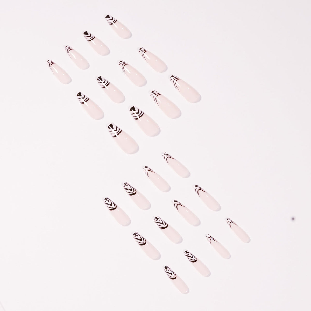 Noir Line French black and white graphic press-on nails