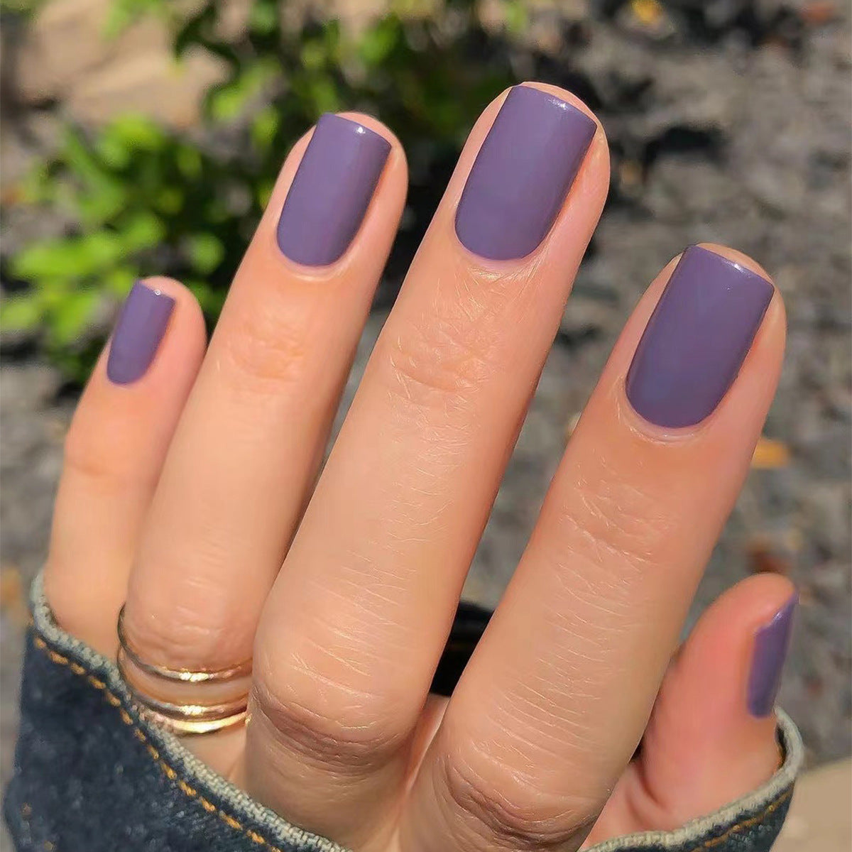 Classic Solid Short 24-piece press-on nail collection