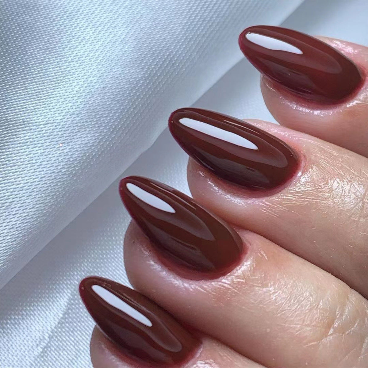 Classic Solid Short 24-piece press-on nail collection