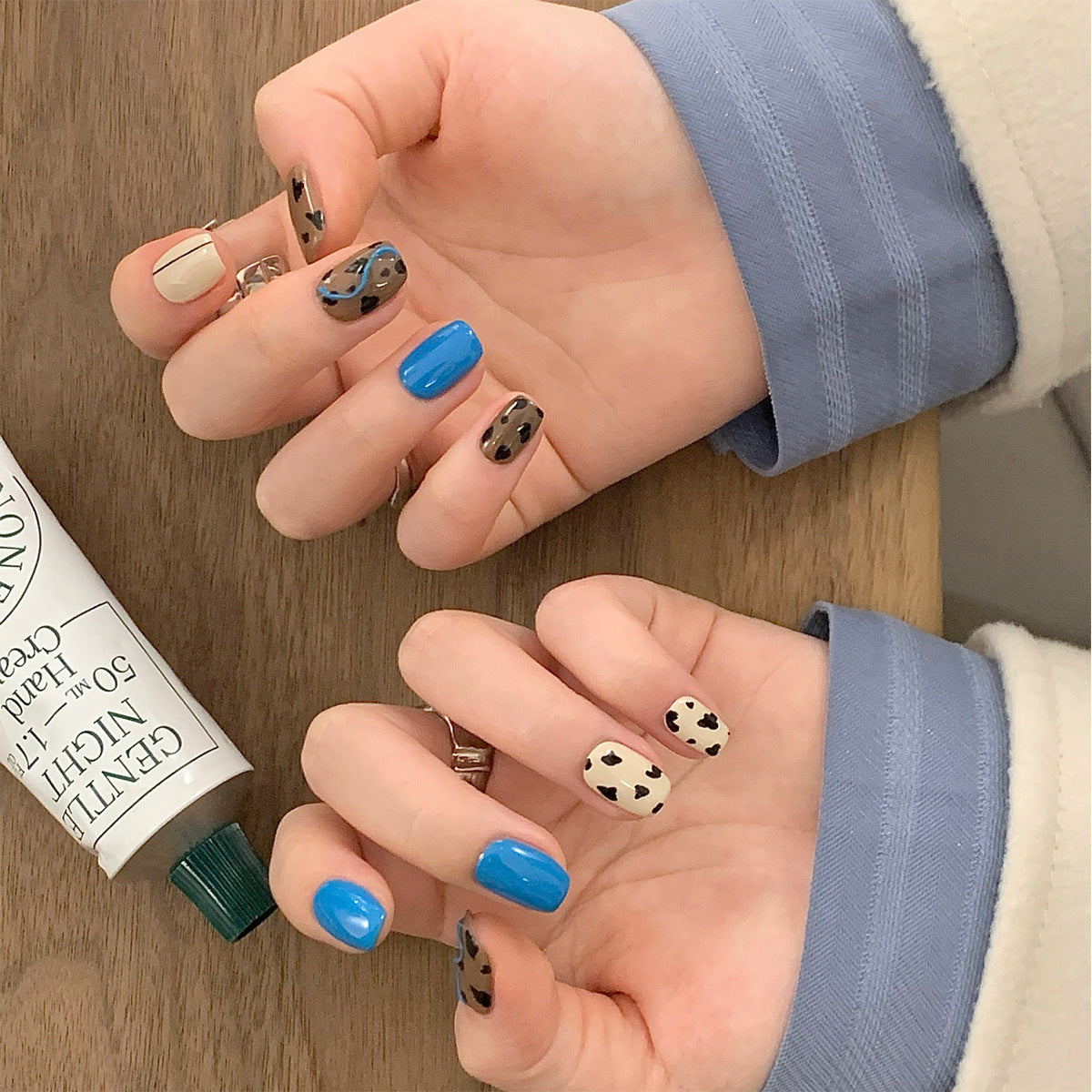 Mocha Leopard Contrast press-on nails