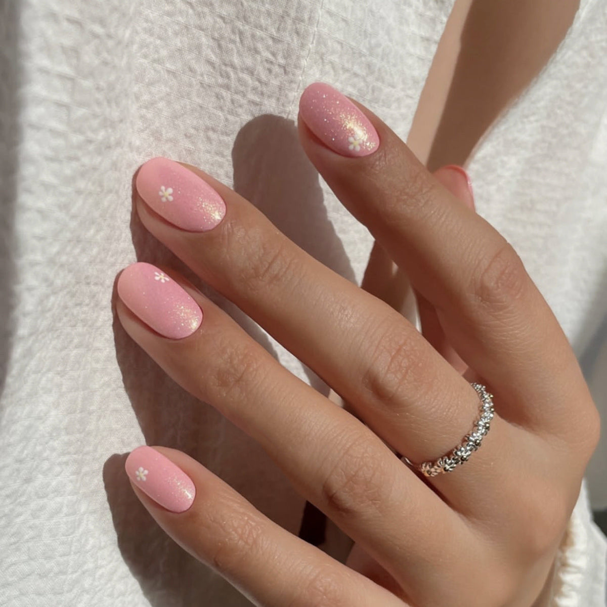 Sparkling Bloom short round press-on nails